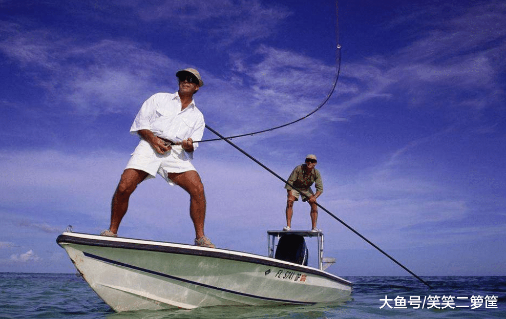 小时候经常和小伙伴去钓鱼，每次都要准备好多东西