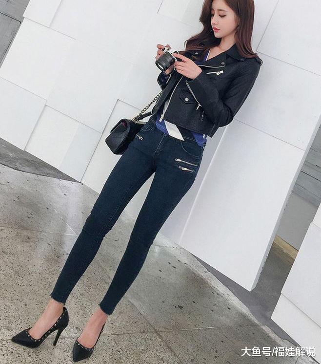 街拍牛仔裤小姐姐的搭配显瘦效果更棒！
