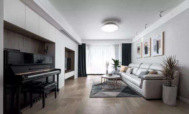 这样的150平性冷淡黑白灰，还透着温情的一面，不信看看