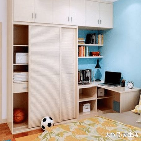 衣柜装推拉门还是平开门好？木工给出自己看法，装错可糟心了