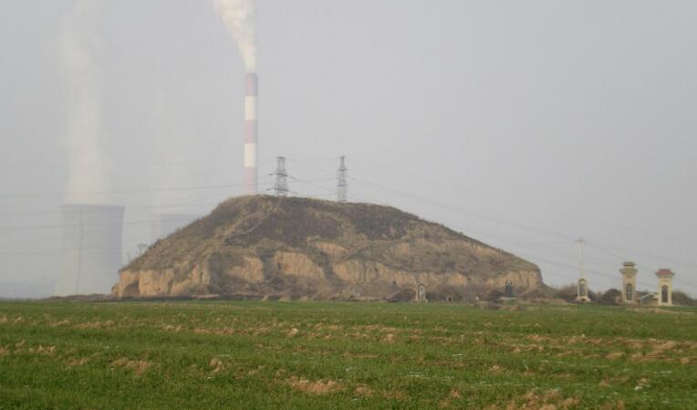 山东一座古墓冒出十几米火焰，考古队赶到：下面埋着一位皇太后