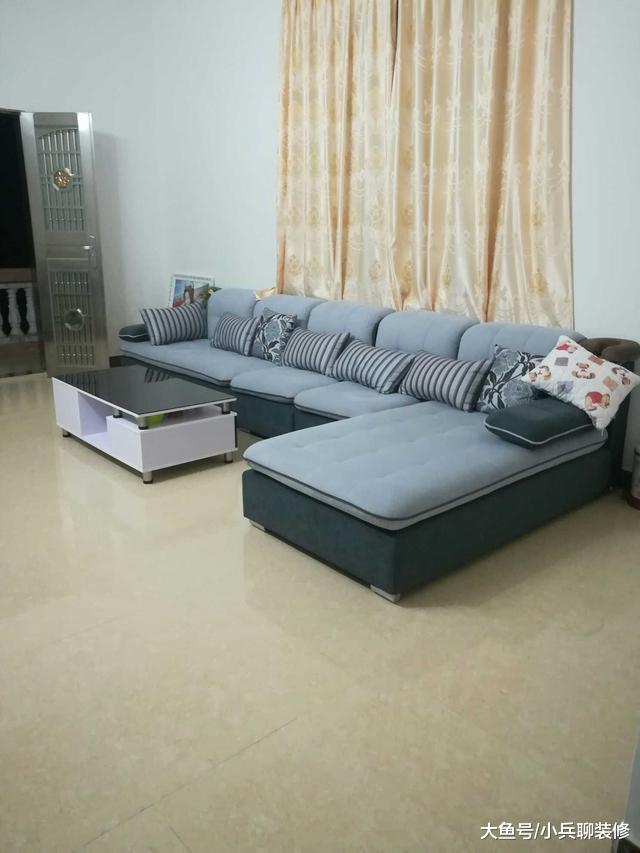 小伙斥资50万在农村盖四层别墅，超大庭院，大门太气派了！