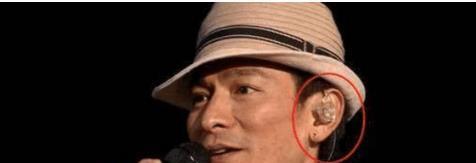 演唱会上， 原来歌手耳朵里戴的不是“耳机”， 看完涨知识了