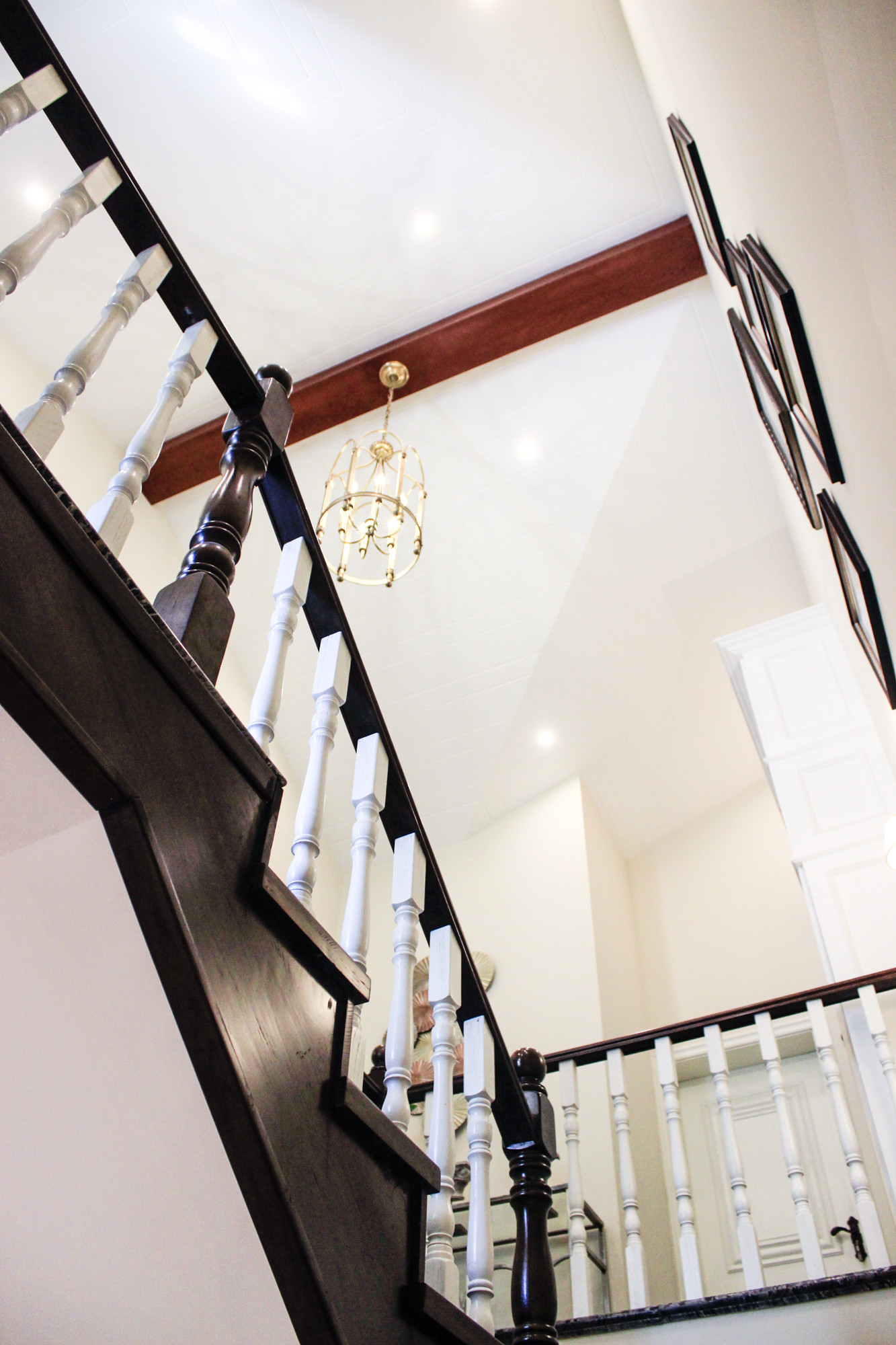 一个时尚又不缺美感的美式风别墅装修，厨房的设计更是迷人！