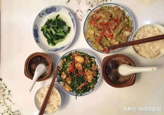 「亚硝酸盐」隔夜饭“致癌”？专家提醒：这4种菜不能隔夜，其它的放心吃