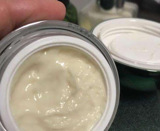 医学院“骨灰级”博士透露：药店称二两中药粉，靠它擦脸，老年斑全消