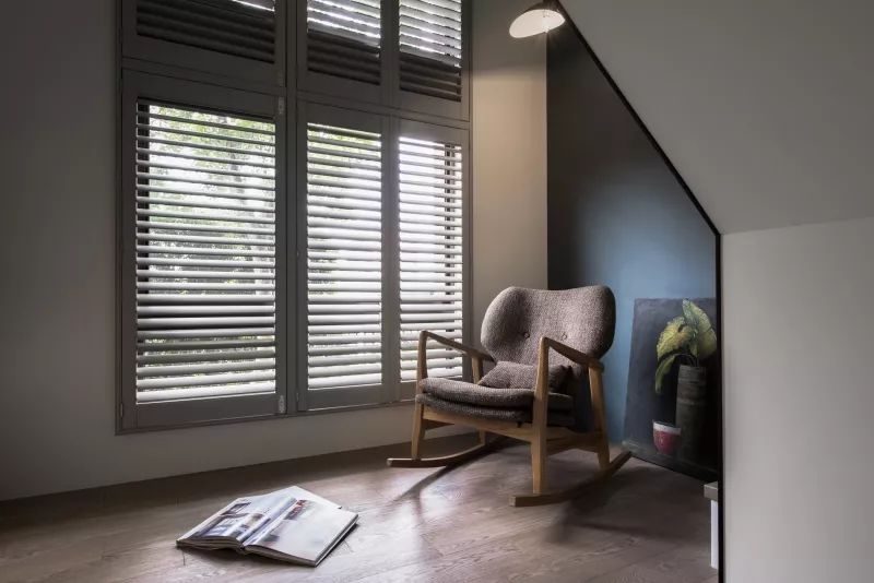 100㎡现代简约小复式，温润年轻气质，稳重端庄大气