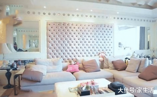 巫启贤曝出自己的房子，卧室和衣帽间都很乱，平时都懒得收拾吗？