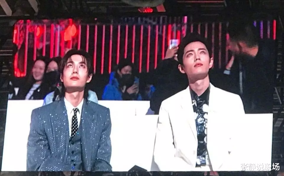 星光大赏肖战、王一博热聊，此前被传关系不和，“陈情女孩”要疯了