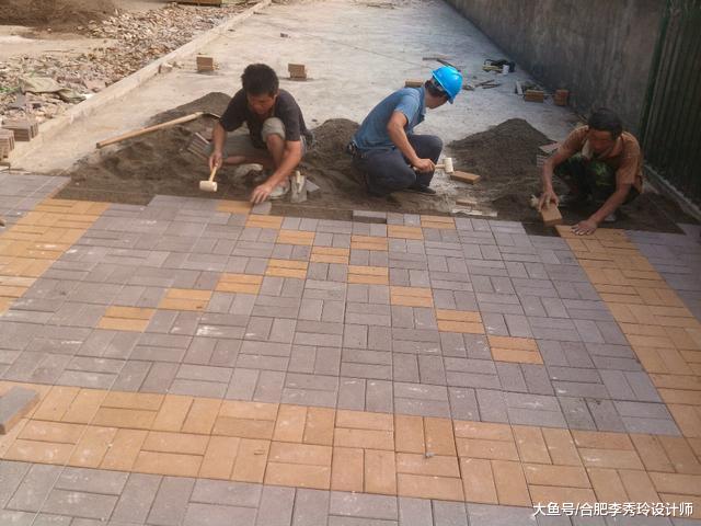 院子里铺这种砖漂亮实用，吸水快不积水，使用寿命是透水砖的3倍