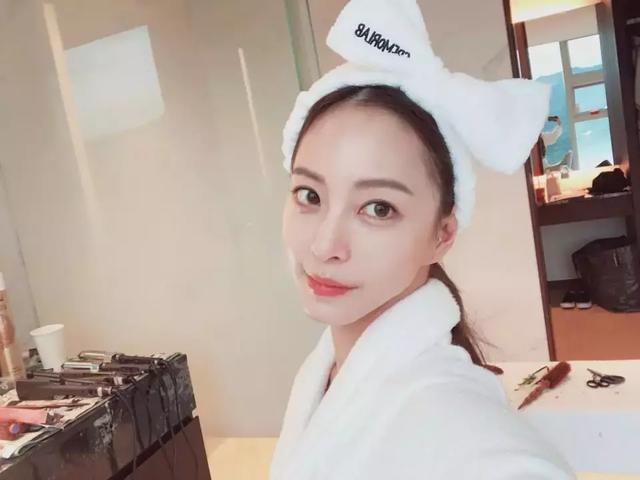 50岁皮肤科医生建议，没钱也要定期换的护肤品，看完这4点就明白了