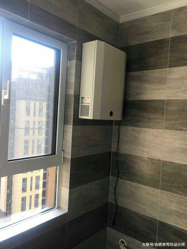 阳台钻个孔挂台新风机，用了一年不管用，师傅一看：这样装难怪了！