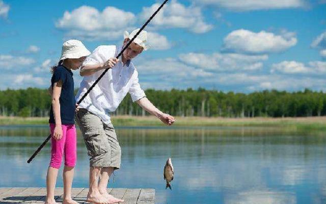 蚯蚓钓鱼不上钩？那是方法不对，教你一窍门，轻松钓鱼