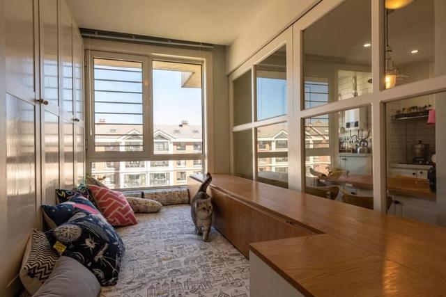 80㎡顶层爆改成4室2厅，楼梯间改玄关柜，梦幻小森林客厅谁家有！