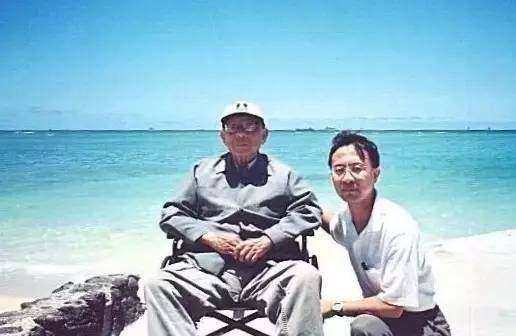 张学良99岁那年遇见一人，此人报出身份后，他一阵颤抖，一语不发