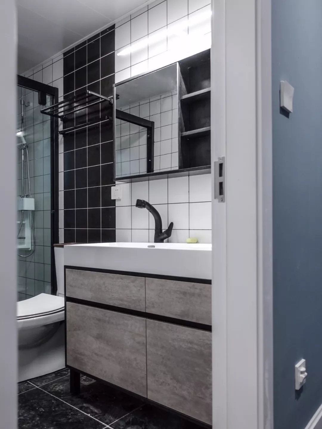 给你家卫生间选个好看的洗手台，浴室柜和镜子都要美美哒