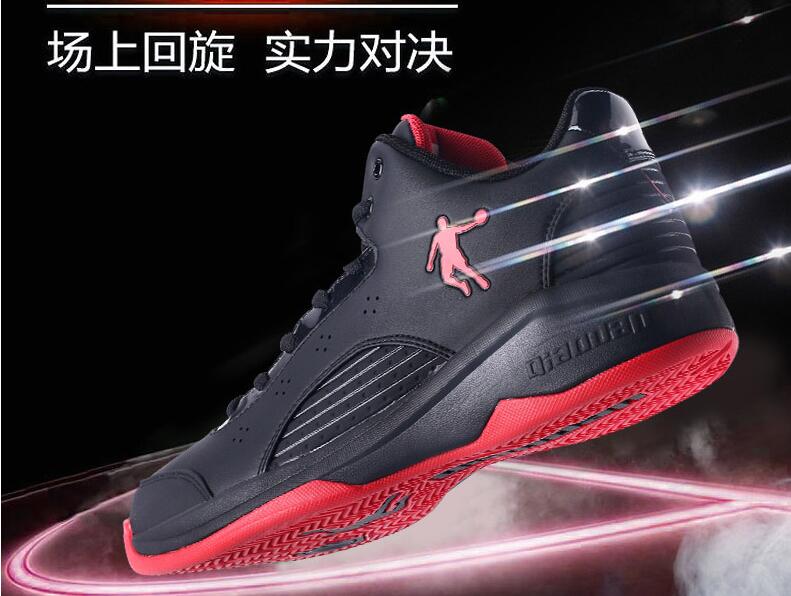 NBA赛场5大雷人瞬间，抠鼻子防守上镜，贝克汉姆偷瞄美女！