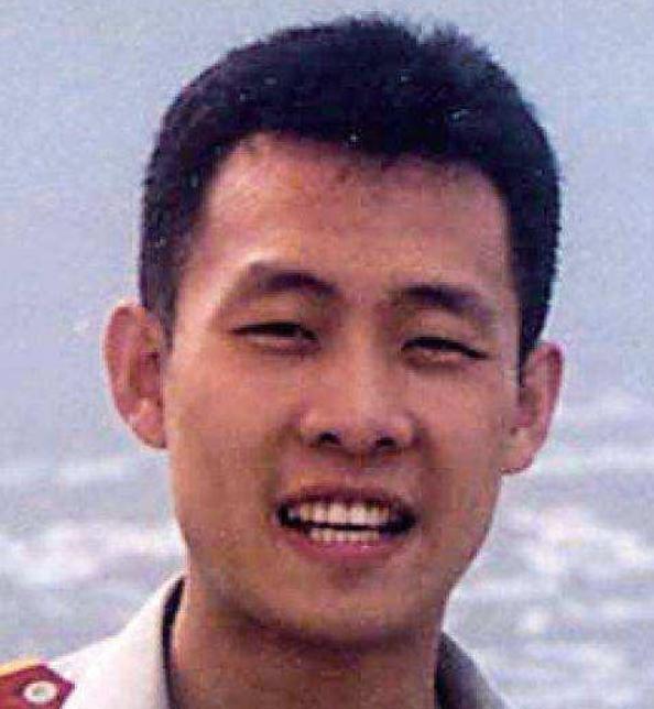 惨10年的张译，遭初恋抛弃，终得影帝，今开400万豪车娶二婚妻子