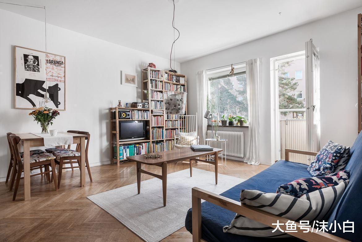 小戶型43平，閨蜜一進門就夸，客廳電視直接放書架上！太聰明了