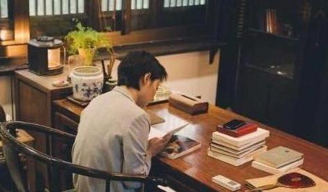 参观袁立现实的家，房子外观像农民房，进门才知这么豪华