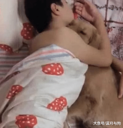 女子半夜发现丈夫不见了，在看到的客厅的场景，果断转身离开