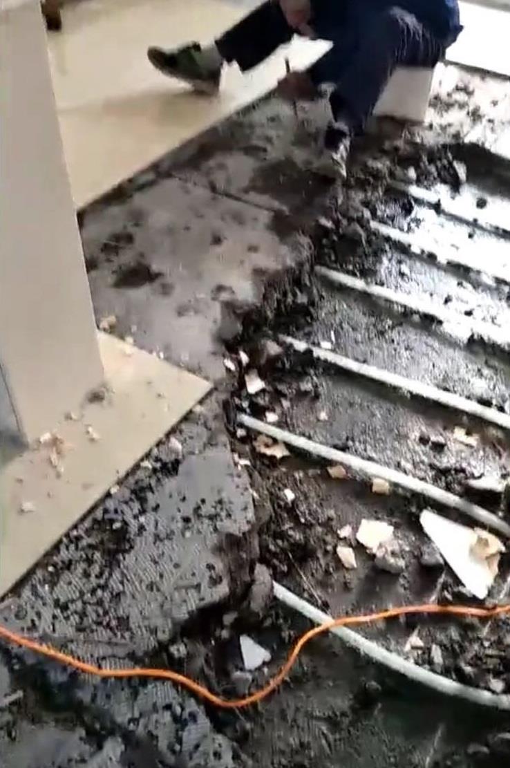 地暖爆裂，一夜变毛坯房，刚装修好的房子心痛
