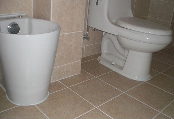 卫生间装修别用玻璃胶了，年轻人喜欢用它代替，环保又美观