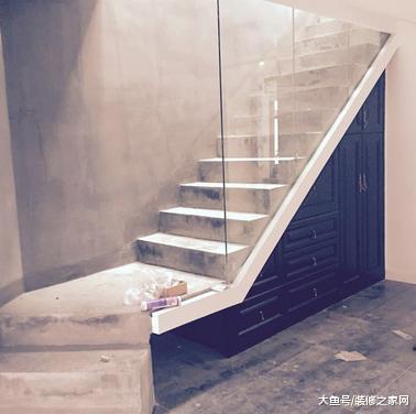 把旅行的錢攢下來買了三層小樓，朋友都不敢來家里做客