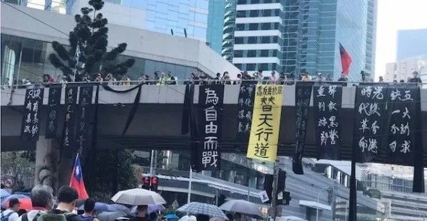 捞着中国金，伤着中国心！火箭队必须道歉！