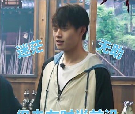 第一次见面的谭松韵与张子枫，网友：有种相识多年的感觉！