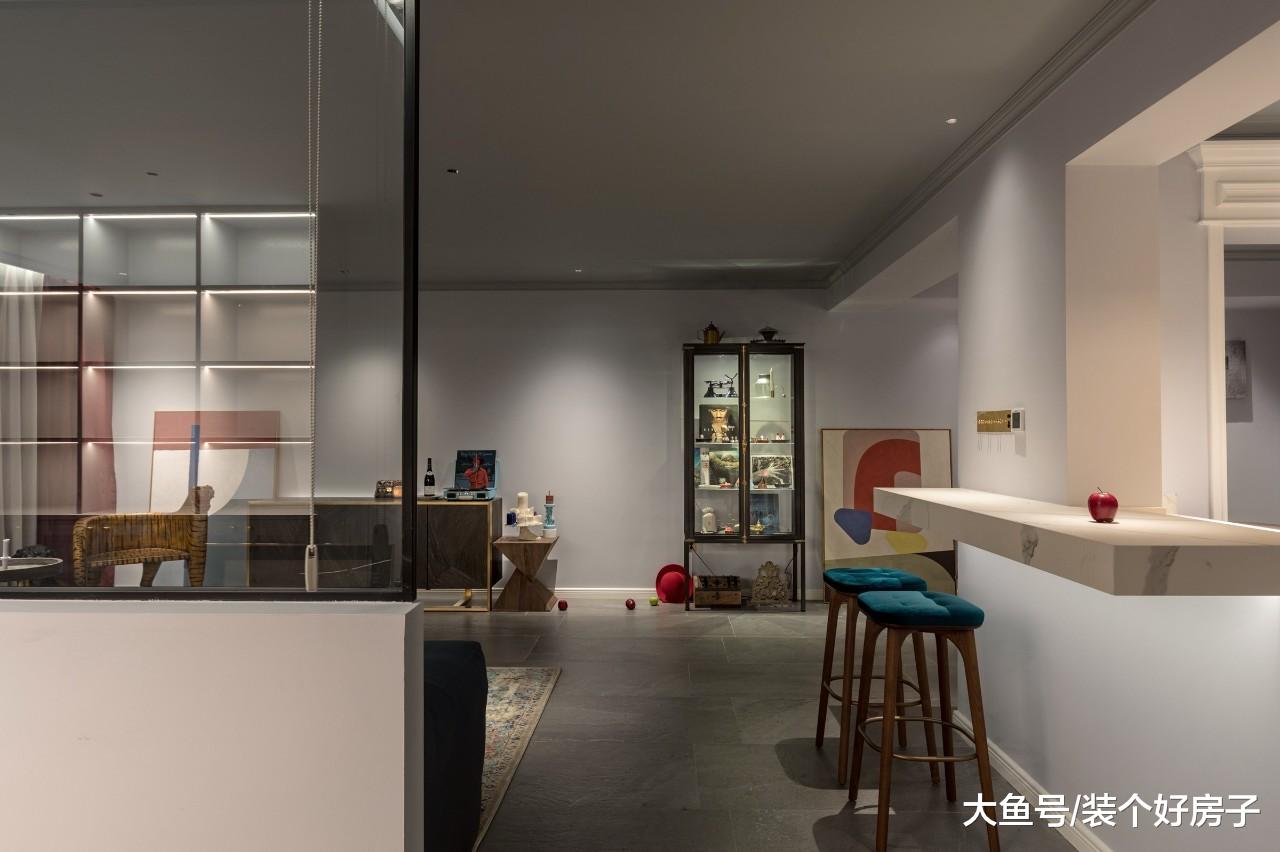 配色高级，坐拥3个超大衣帽间，她180㎡的家看起来就很贵！