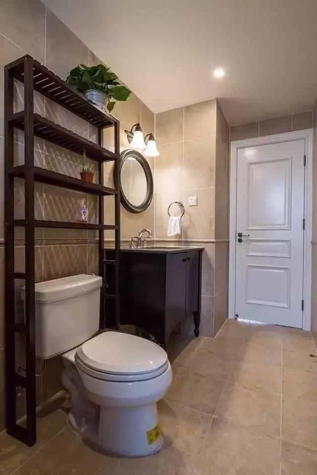 头一次见卫生间瓷砖这么贴，太漂亮了，朋友都抢着来他家上厕所