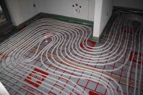 头次见德国人把“地暖”装在墙上，安全又暖和，不得不感叹太高级