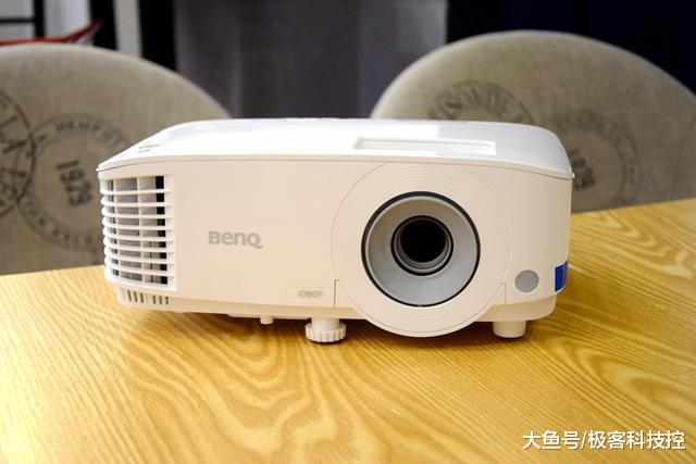 摆脱传统线体束缚，明基E580无线投射定义新商务投影