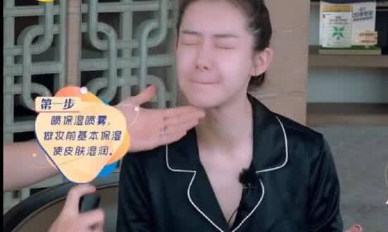 有种“直男暴击”叫李承铉给戚薇化妆，看到上装方式：求你饶命