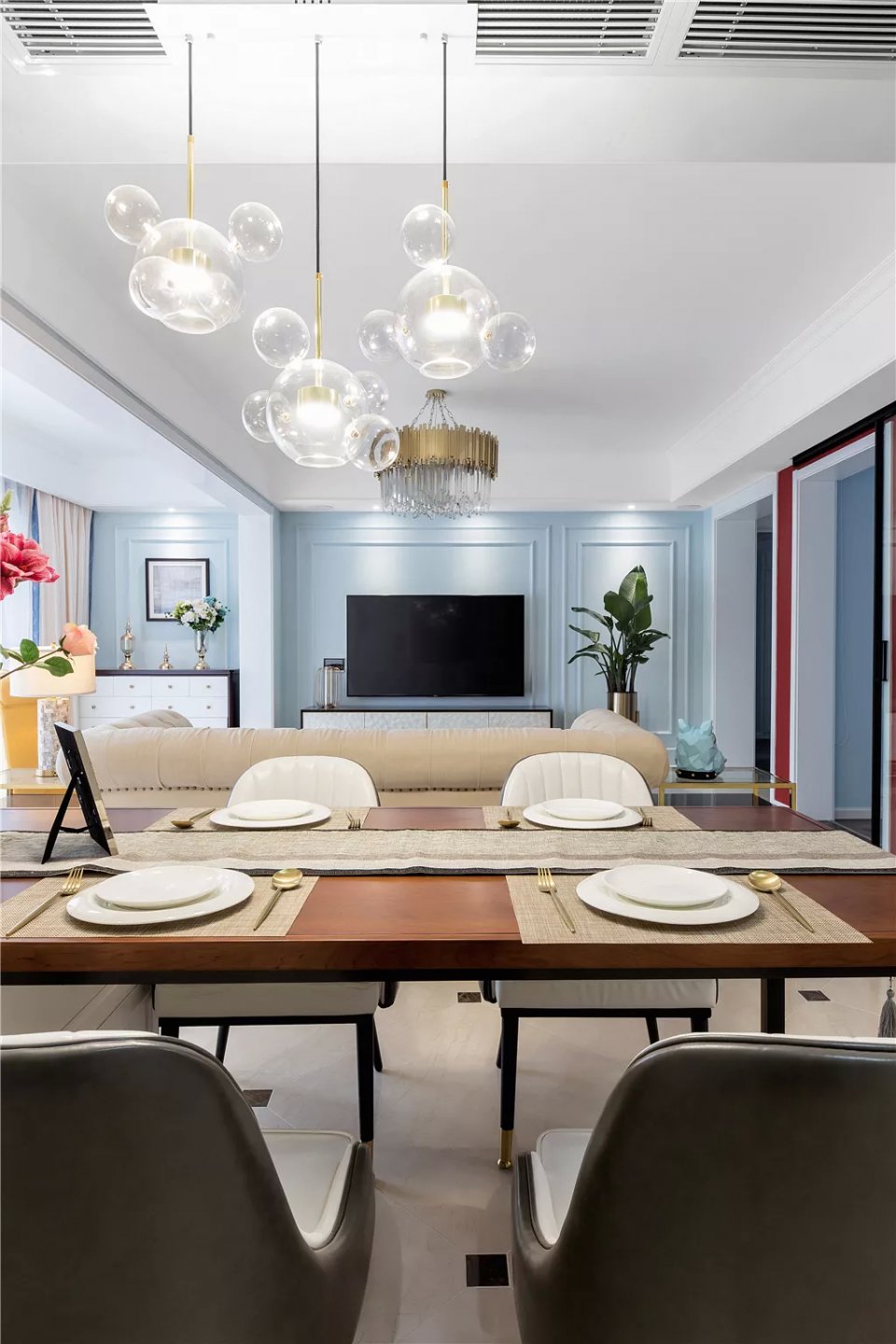 140平轻奢美式三居，红黄蓝碰撞出优雅大气、高品位生活空间！