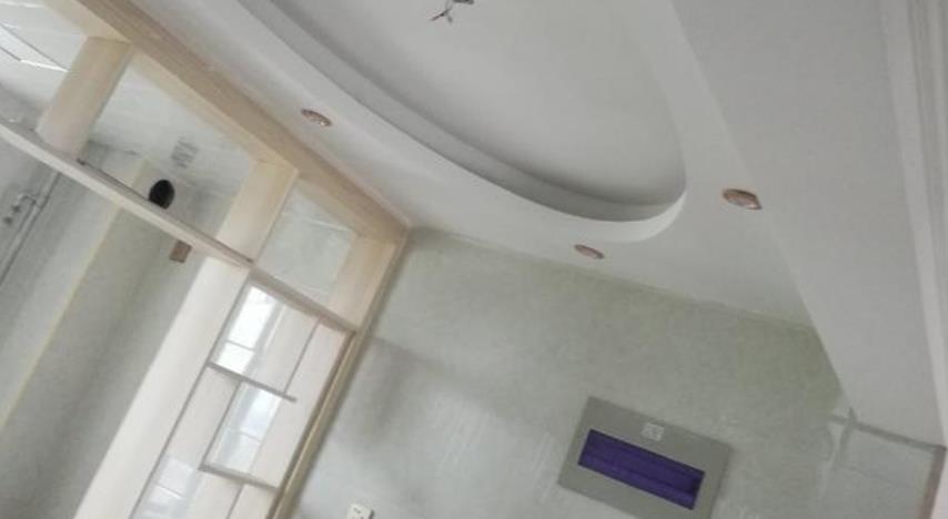 硬装结束，师傅通知验收，可业主刚进门就说：都不想住了