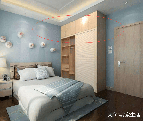 為什么越來越多人裝衣柜不做頂柜？ 聽木工一說，懊悔如今才懂