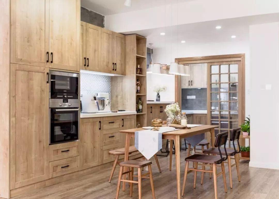 現代簡約三居室裝修，原來用簡約實木家具也能讓家很有氣場！