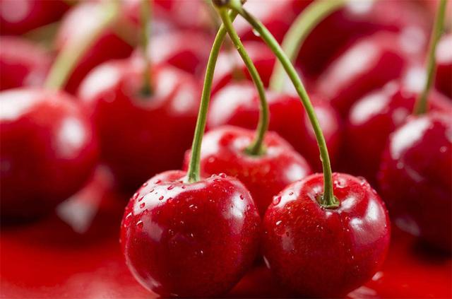 吃货们！别再委屈自己的胃了，这四款水果正应季，好吃还不贵