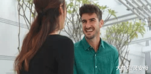 “老公，我妈说了，彩礼少给两万”“只少两万？还是分手吧。”