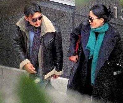 谢霆锋化身猫奴带爱宠上班，怀抱猫咪眼神宠溺，超温馨有爱