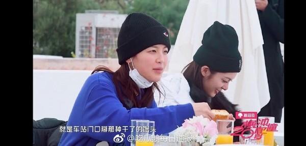 杨超越素颜长这样! 洋娃娃圆眼消失, 网友: 换了个头?