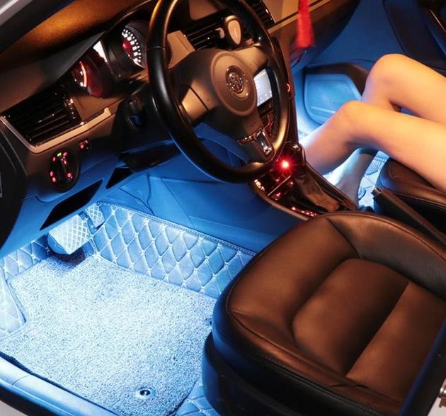 在高速服务区，发现一女司机车内装法！太高级，拍照回家好好借鉴