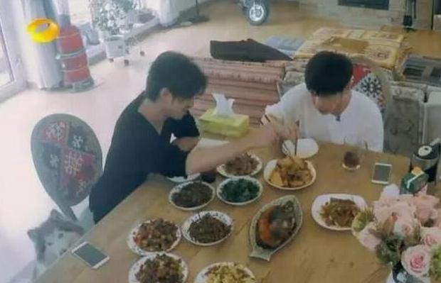 参观张若昀住的豪宅，一个人住北京四合院，唐艺昕嫁给他太幸福了