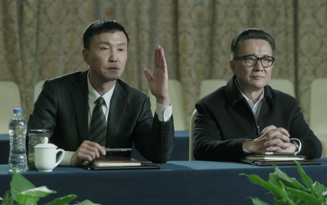 建议50后的男士，穿新式“领导夹克”，沉稳又大气