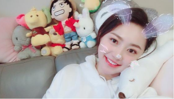 带你看看黄梦莹住的豪宅，室内装修简约又时尚，设计师一看都夸赞