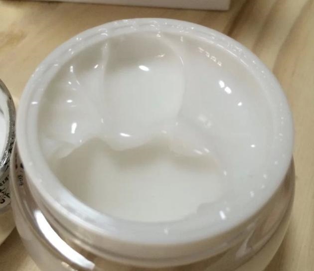 不到10元的好物，早晚涂可淡化色斑，天天有人排队买