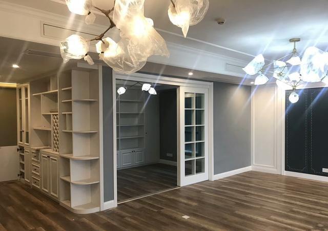 28天新房硬装终于完工，花费17万，效果真不赖，特别是那一排柜子