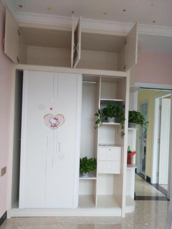 老公找表哥裝修完工的新房，還沒家具就很漂亮，電視墻很喜歡！